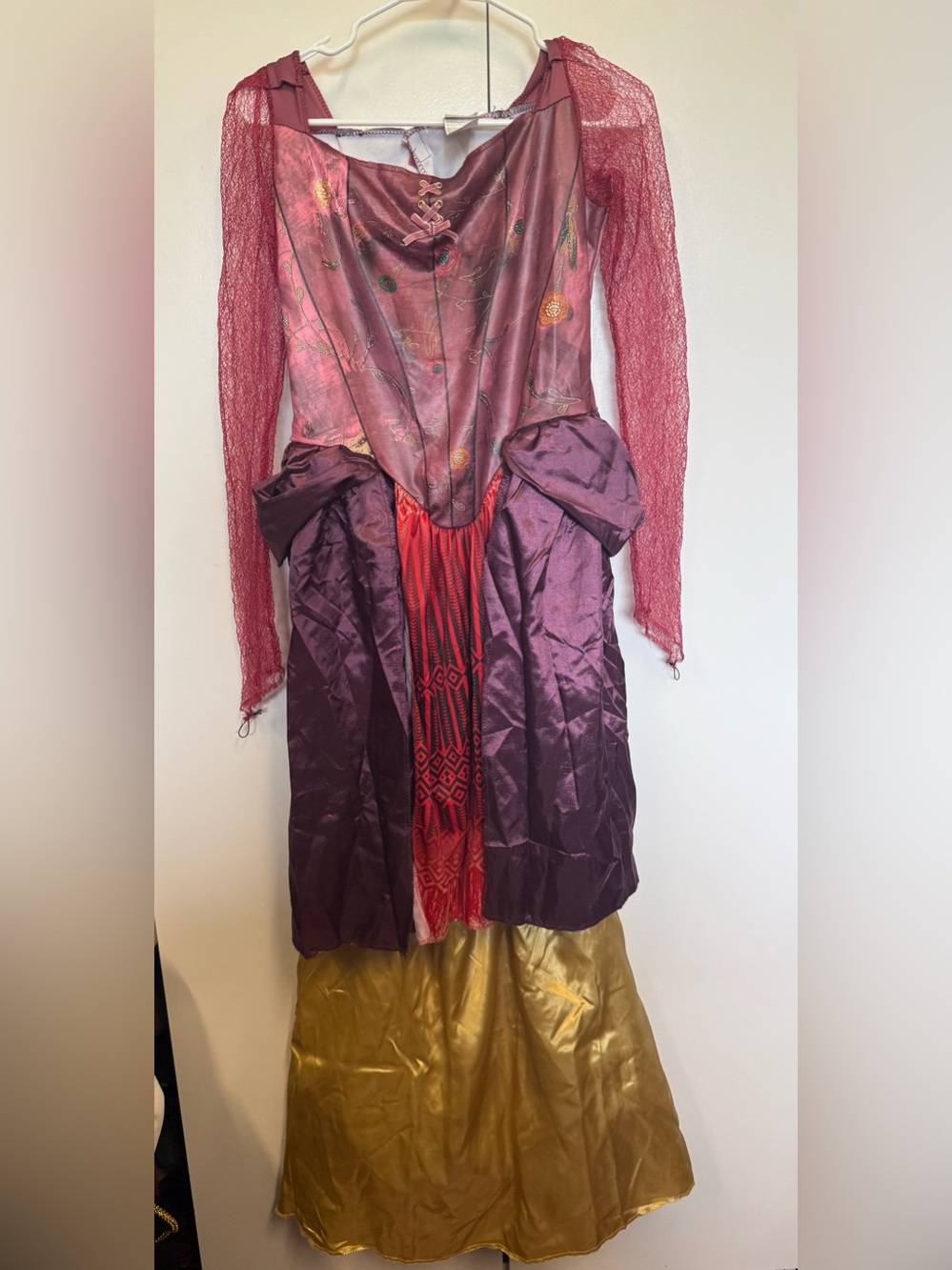Hocus pocus deluxe Sarah Sanderson costume. Disney.  Halloween